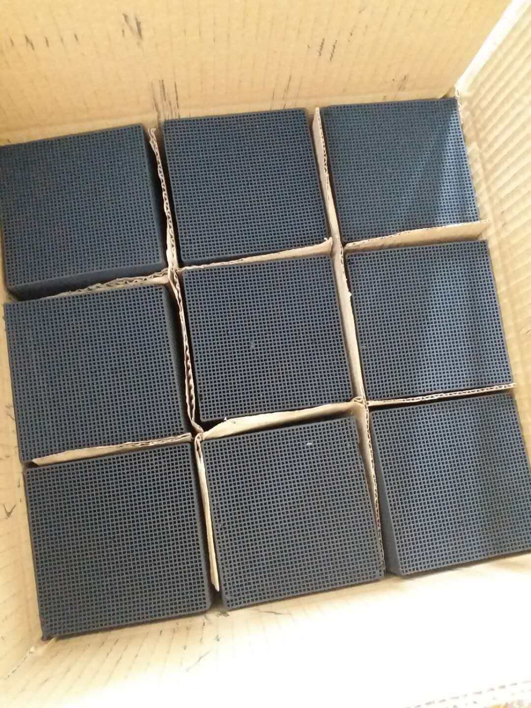 <a href=http://www.wd888.cn/fwzhxt/ target=_blank class=infotextkey>蜂窩活性炭</a>一箱展示