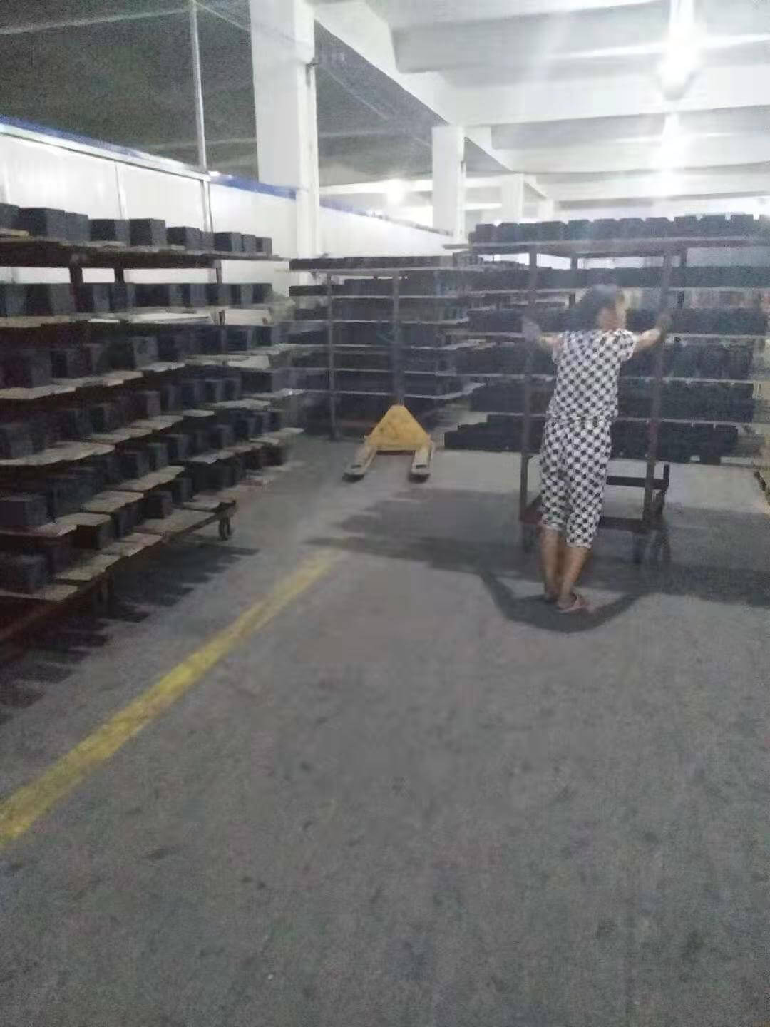 <a href=http://www.wd888.cn/fwzhxt/ target=_blank class=infotextkey>蜂窩活性炭</a>3000m3大型倉庫